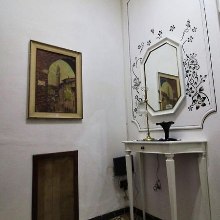 The House To The Walls Sienne Extérieur photo