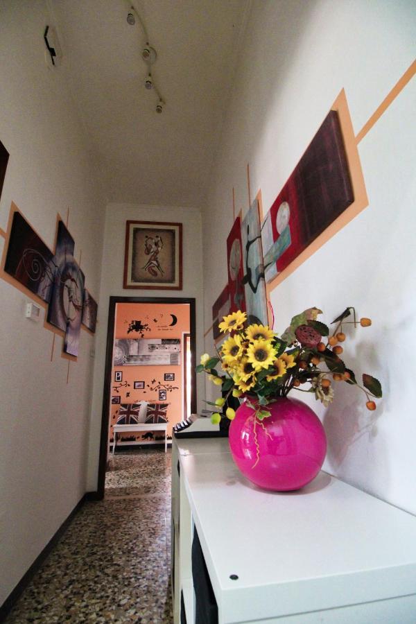 The House To The Walls Sienne Extérieur photo