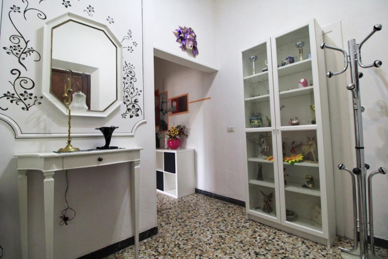 The House To The Walls Sienne Extérieur photo